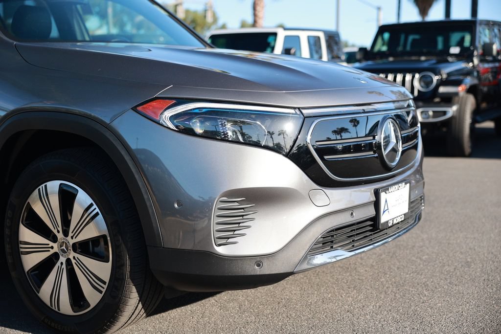 Used 2023 Mercedes-Benz EQB 300 4MATIC w/ Exclusive Package image 7