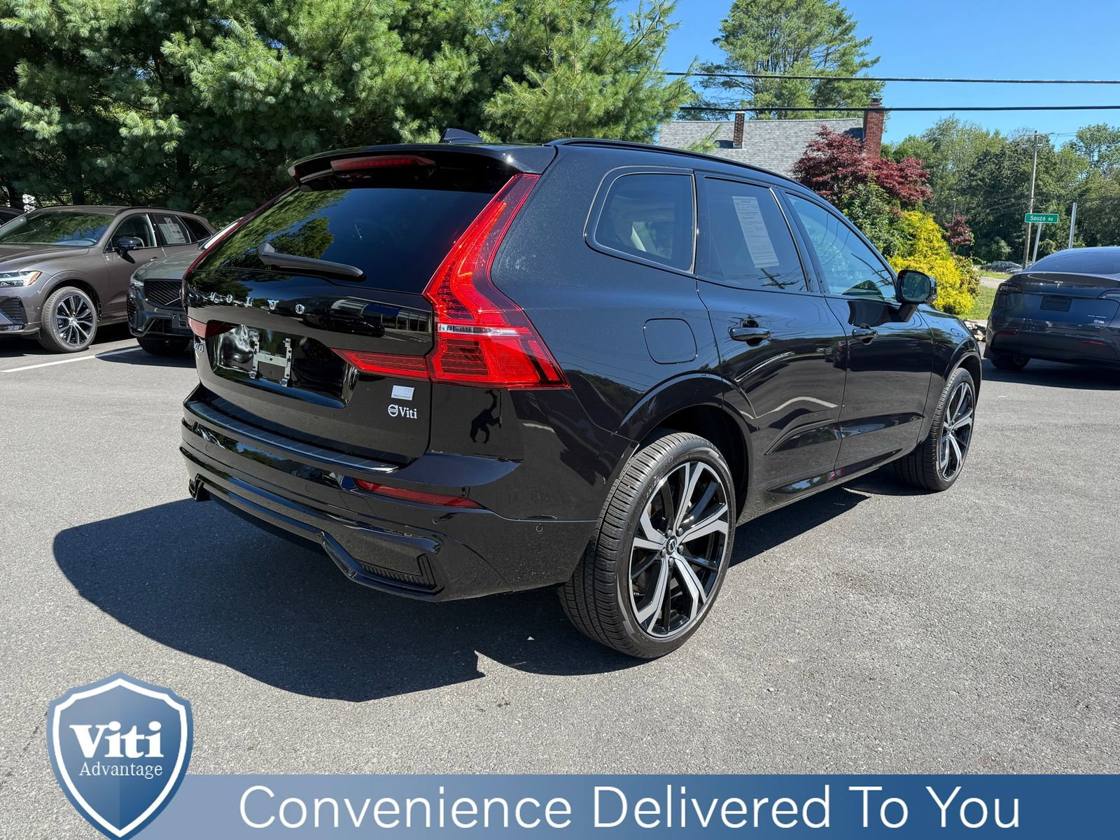 Certified 2024 Volvo XC60 T8 Ultimate w/ Protection Package Premier image 8