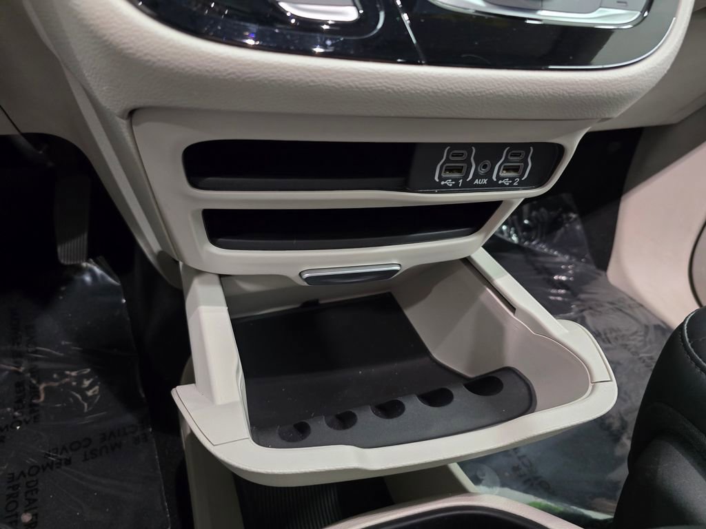 Certified 2024 Chrysler Pacifica Touring-L image 23
