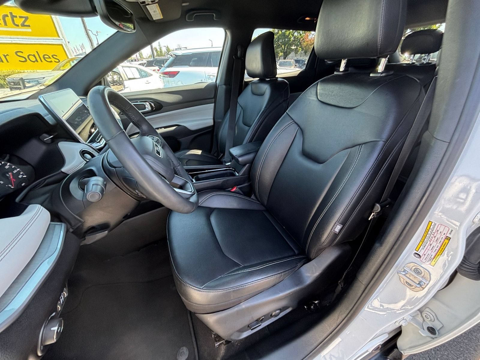 Used 2025 Jeep Compass Limited AWD/4WD image 36