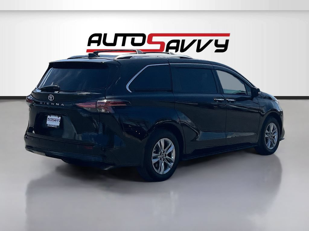 Used 2025 Toyota Sienna Limited FWD image 7