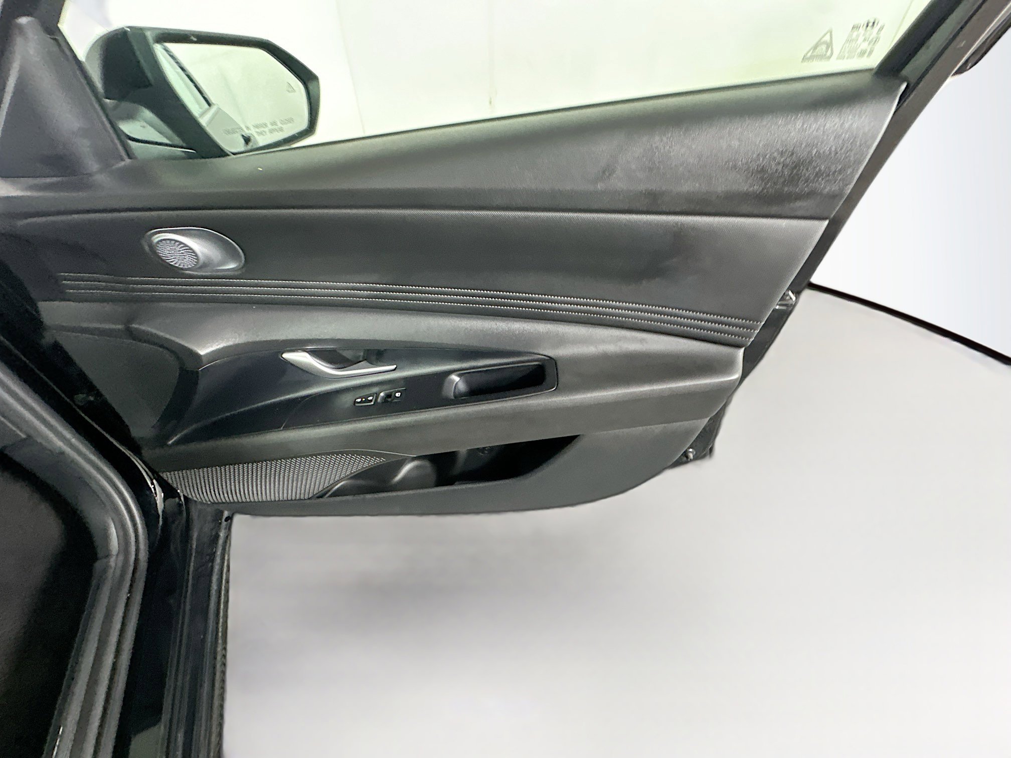 Used 2025 Hyundai Elantra SEL FWD image 32