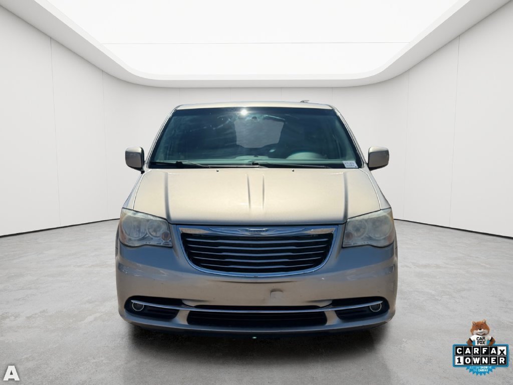 Used 2014 Chrysler Town & Country Touring FWD image 9