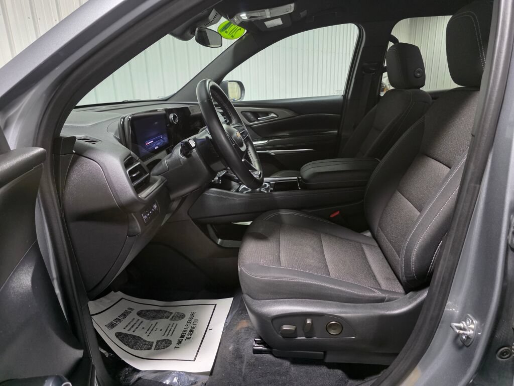 Used 2024 Chevrolet Traverse LT AWD/4WD image 9