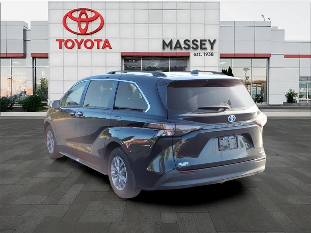 Used 2024 Toyota Sienna XLE image 5