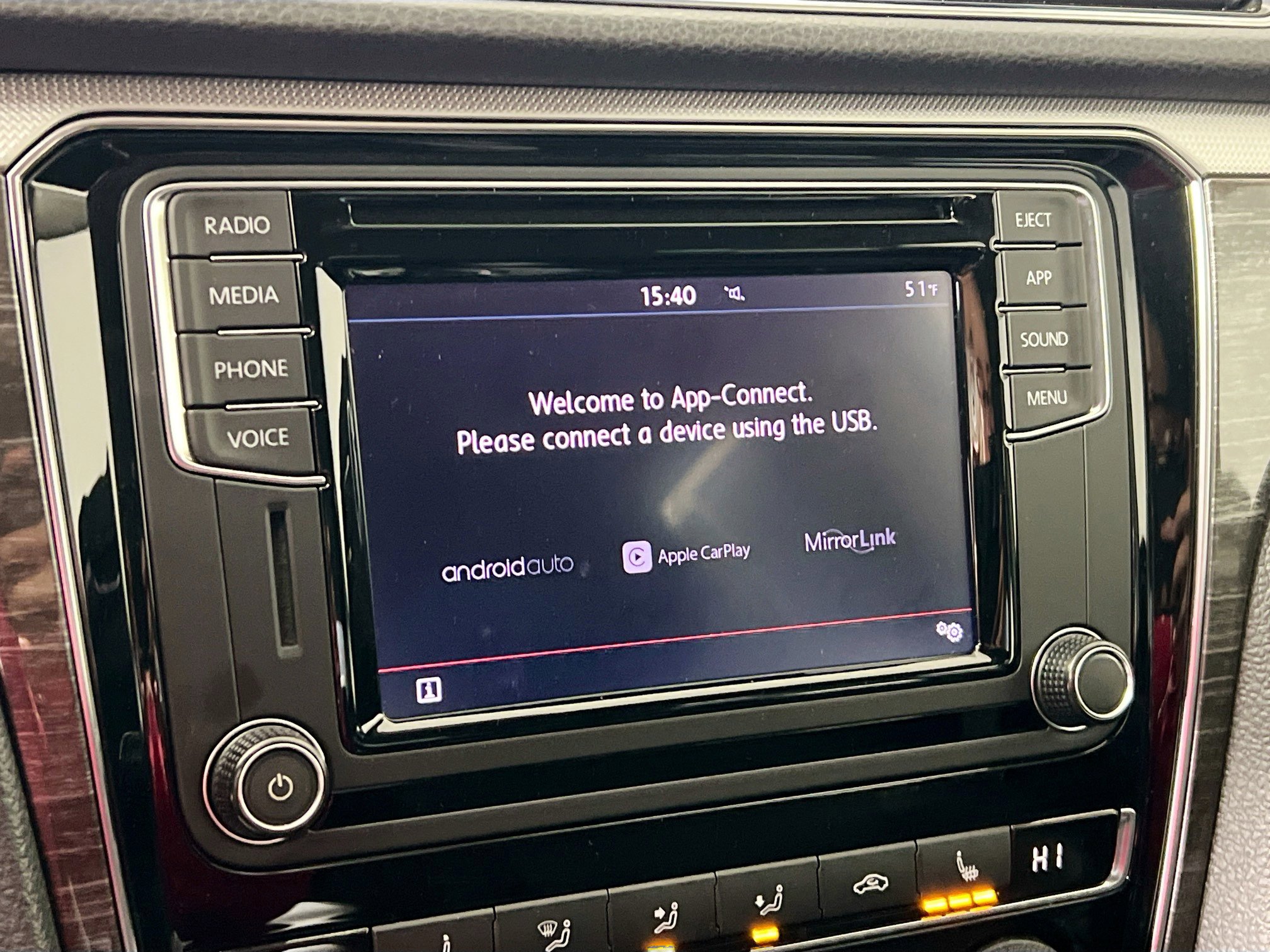 Used 2018 Volkswagen Passat 2.0T SE image 28