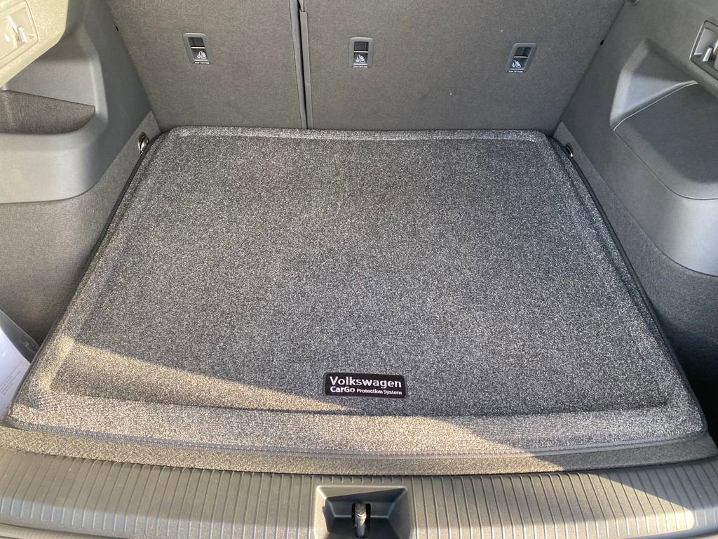 New 2025 Volkswagen Tiguan SE image 29