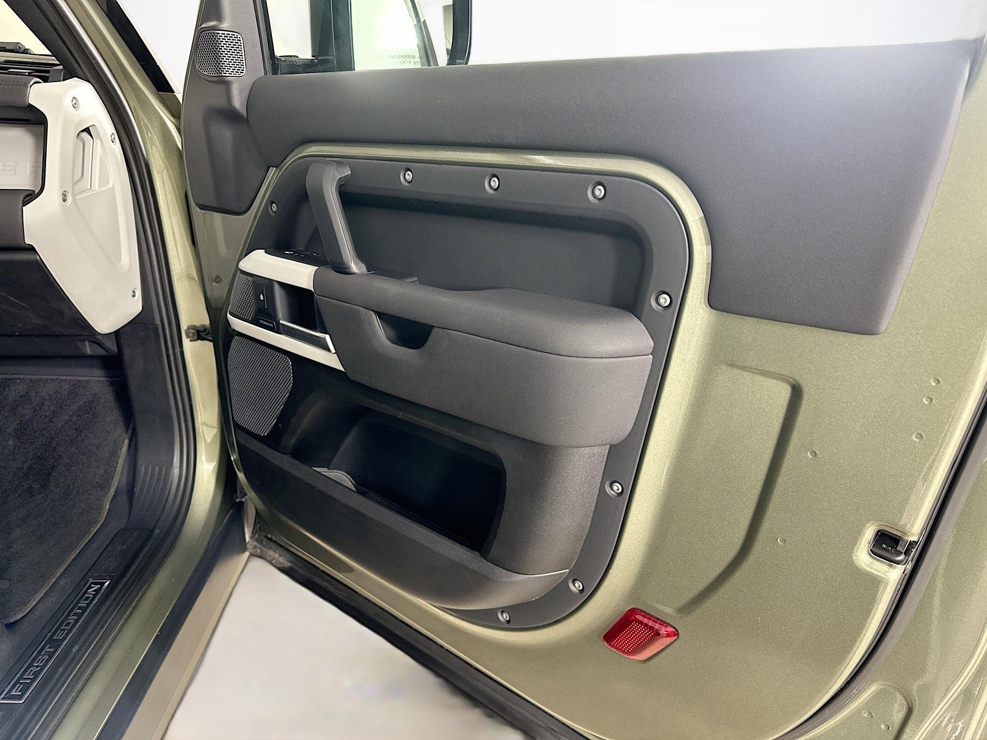 Used 2021 Land Rover Defender 90 First Edition image 39