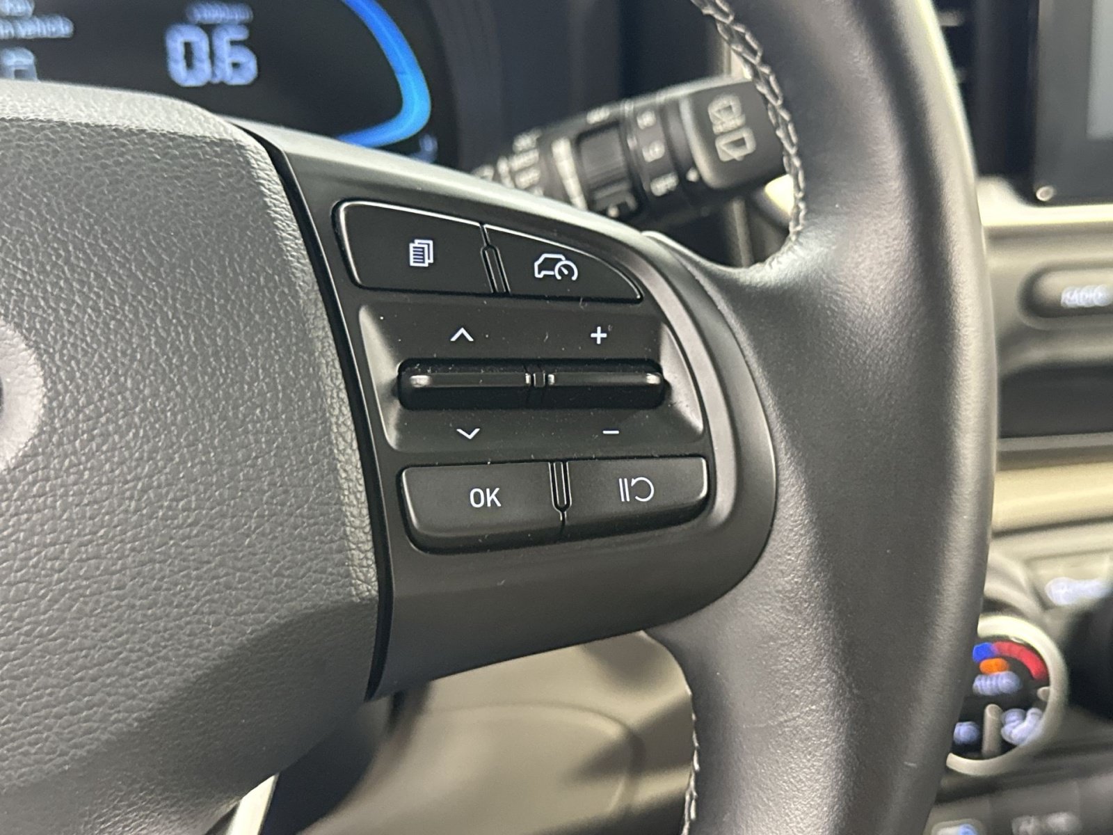 Used 2025 Hyundai Venue SEL FWD image 45