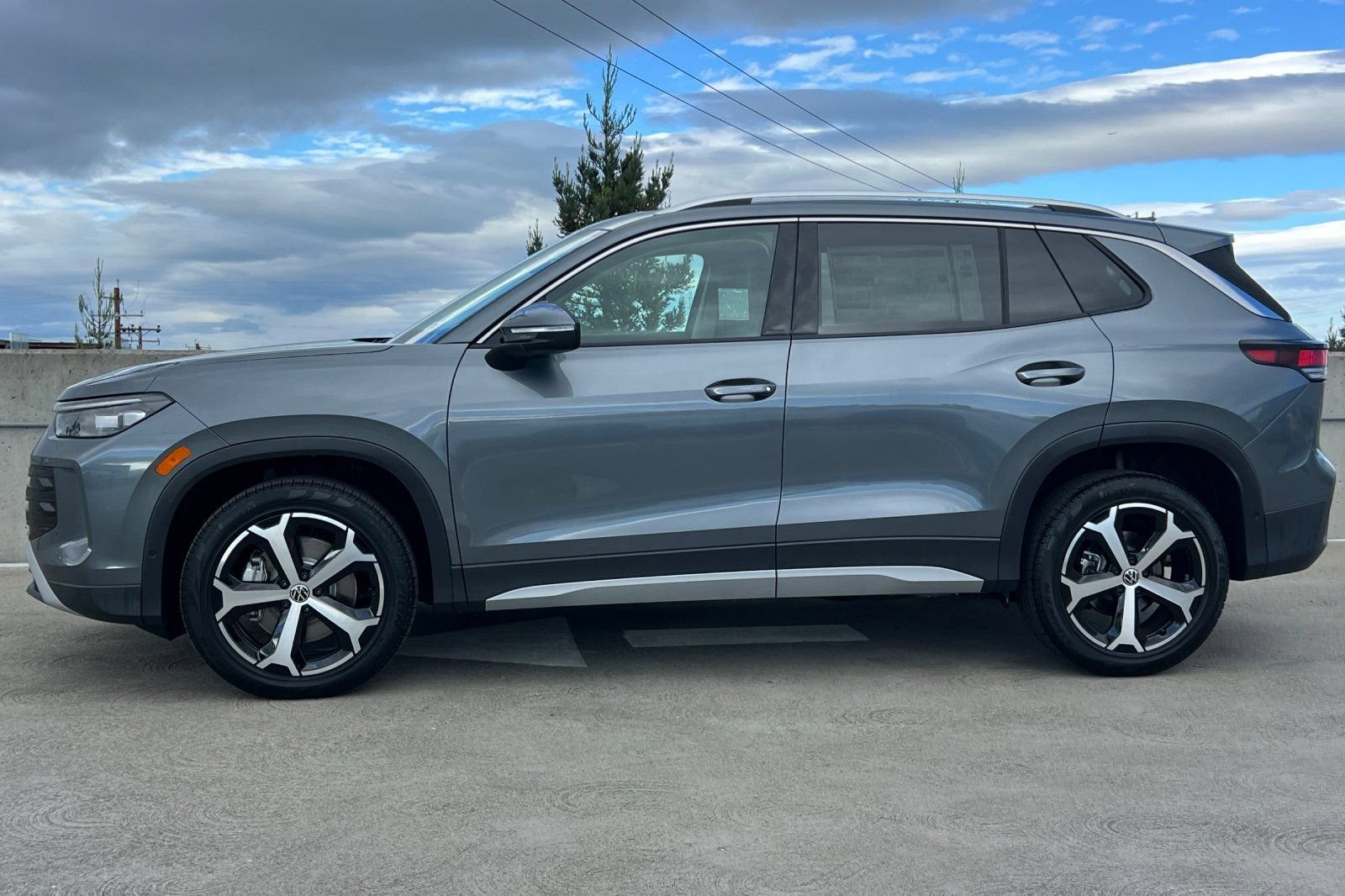 New 2026 Volkswagen Tiguan SE AWD/4WD image 7