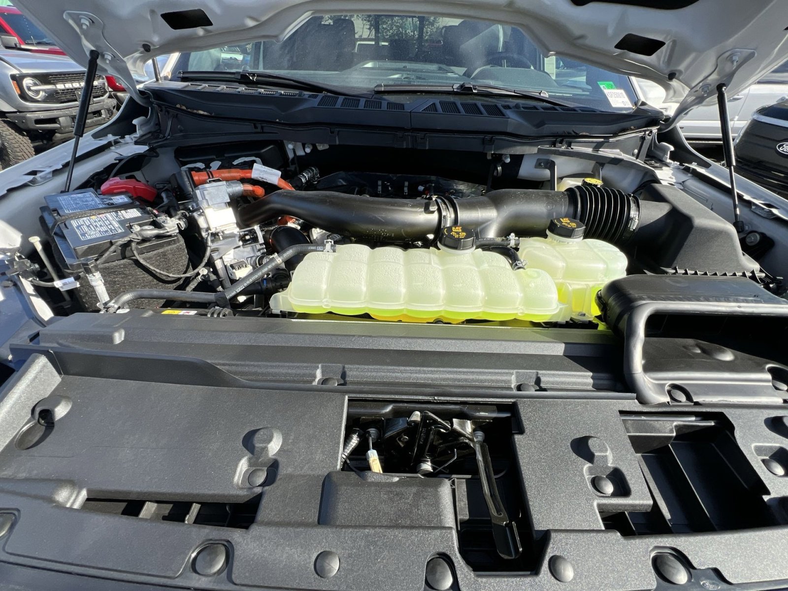 New 2025 Ford F150 Lariat w/ Equipment Group 501A Mid image 27