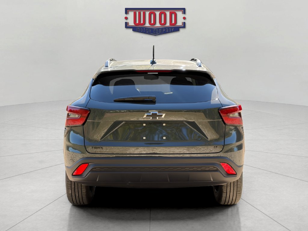 New 2026 Chevrolet Trax LT w/ Midnight Edition FWD image 3
