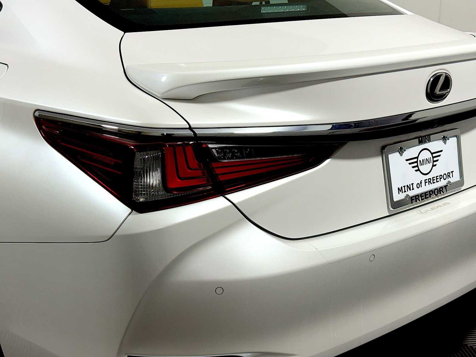 Used 2024 Lexus ES 350 w/ Premium Package image 27