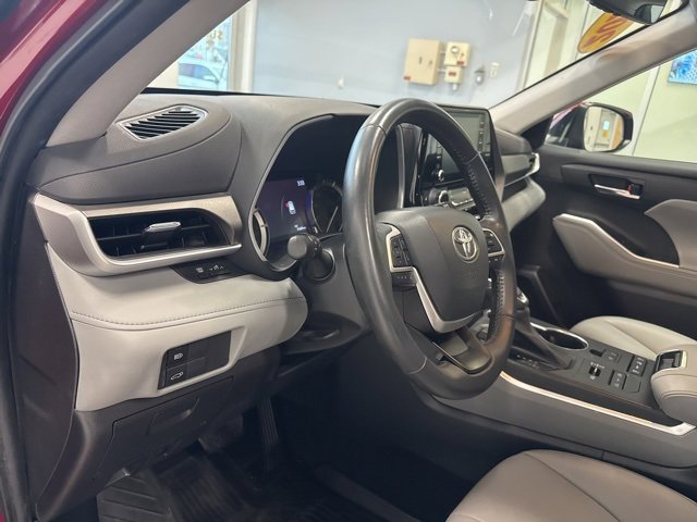 Used 2022 Toyota Highlander XLE image 21
