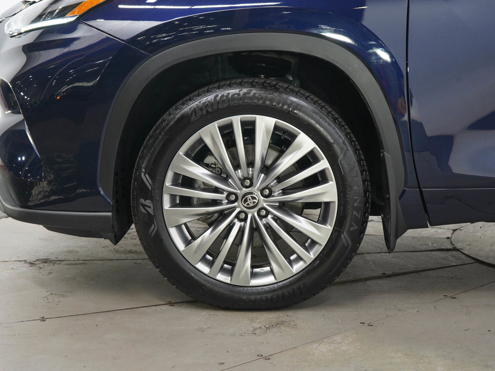 Used 2026 Toyota Highlander Platinum AWD/4WD image 31