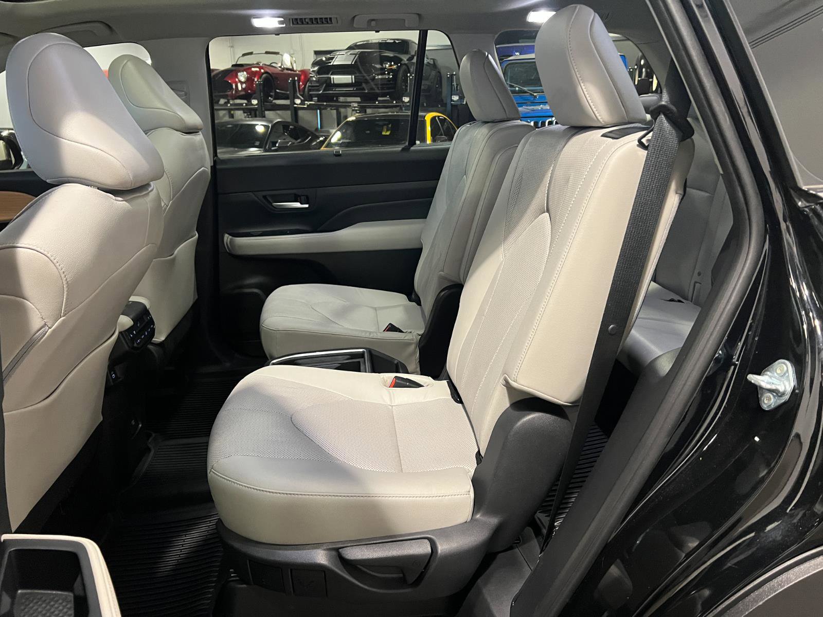 Used 2024 Toyota Grand Highlander AWD image 30