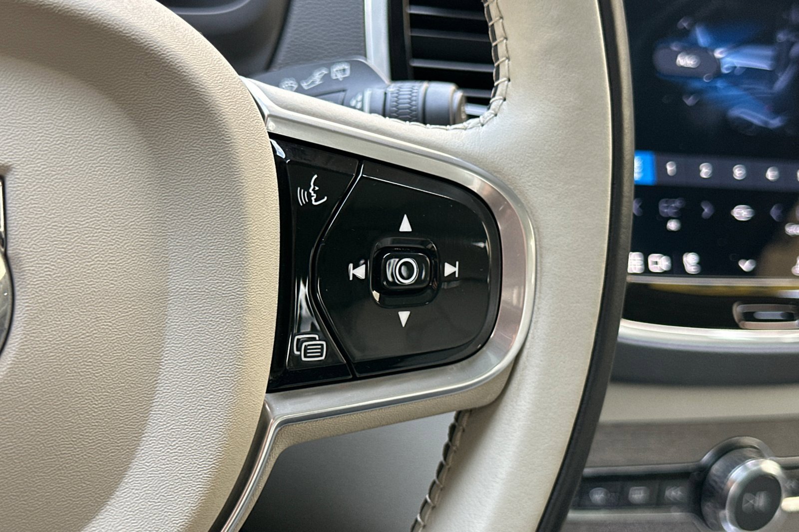 Used 2023 Volvo XC90 T8 Ultimate image 30