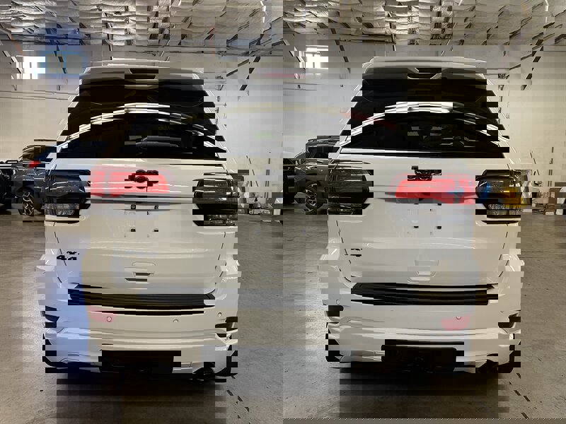 Used 2017 Jeep Grand Cherokee Altitude image 4