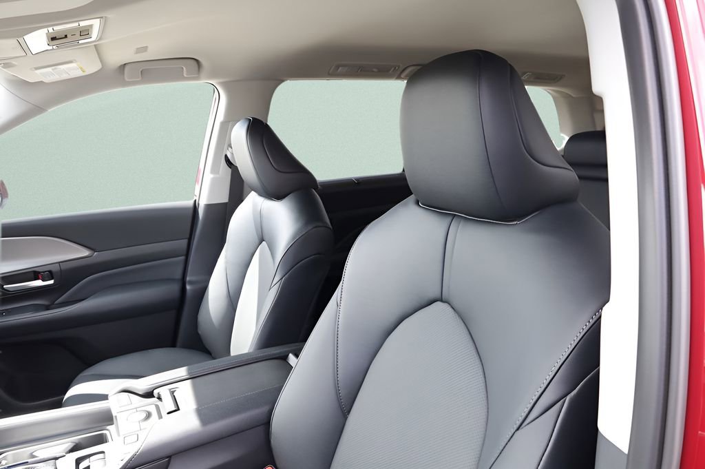 New 2026 Toyota Grand Highlander XLE image 8