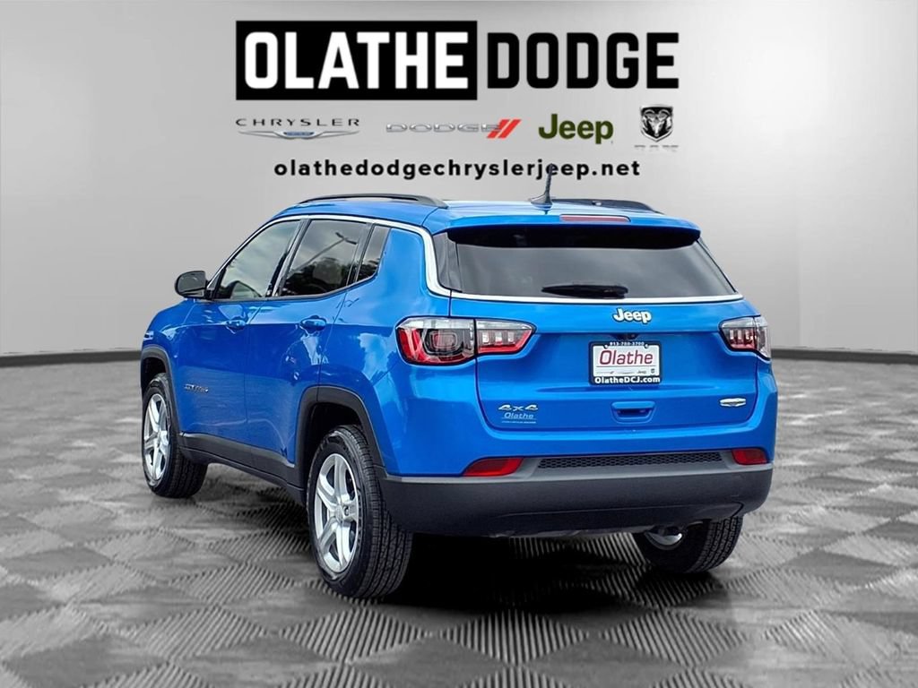 Used 2023 Jeep Compass Latitude w/ Sun and Sound Group AWD/4WD image 3