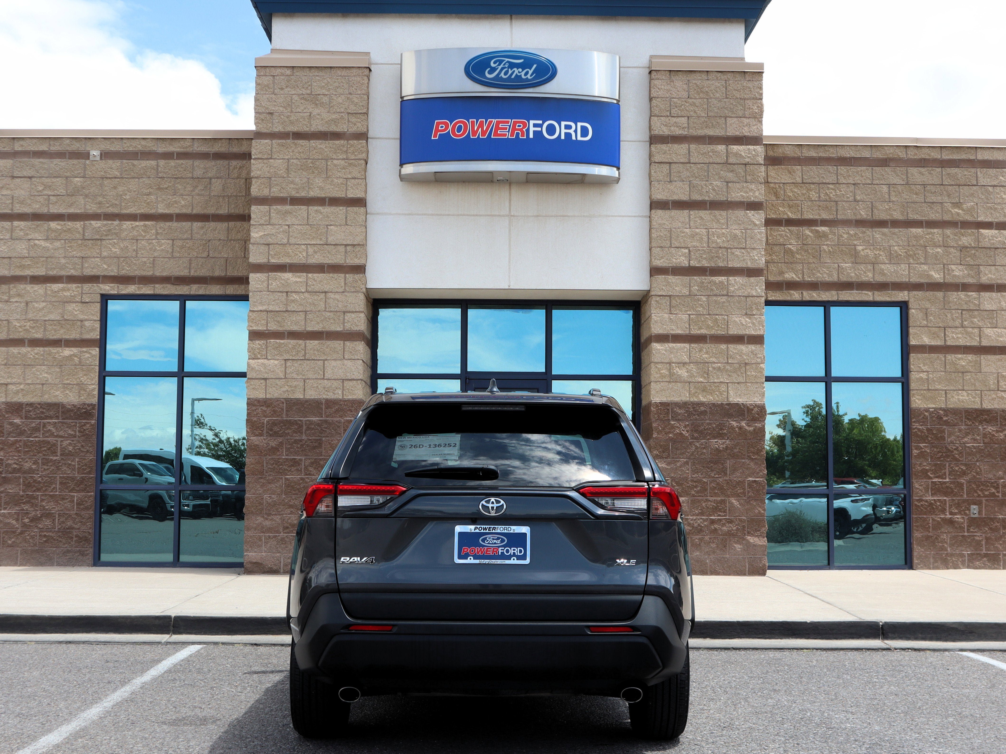 Used 2024 Toyota RAV4 XLE w/ Convenience Package FWD image 7