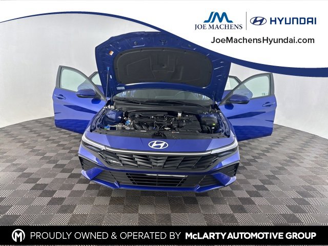 Used 2025 Hyundai Elantra SE image 13
