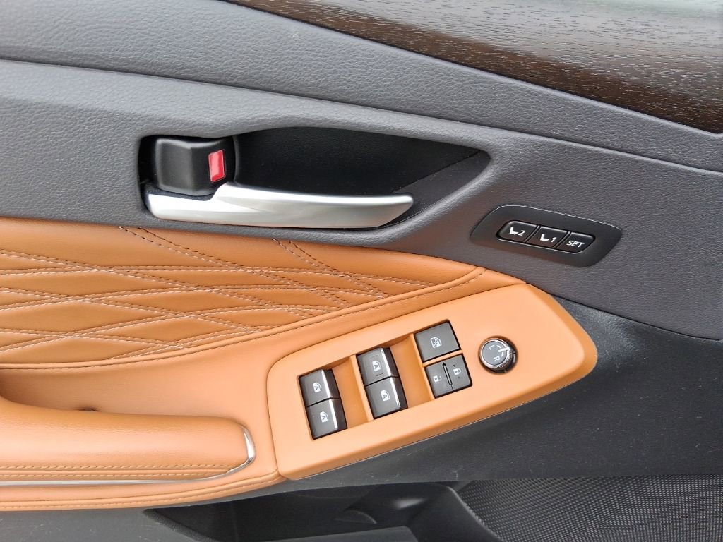 Used 2019 Toyota Avalon Limited image 10