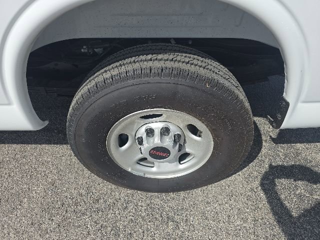 Used 2025 GMC Savana 3500 RWD image 23