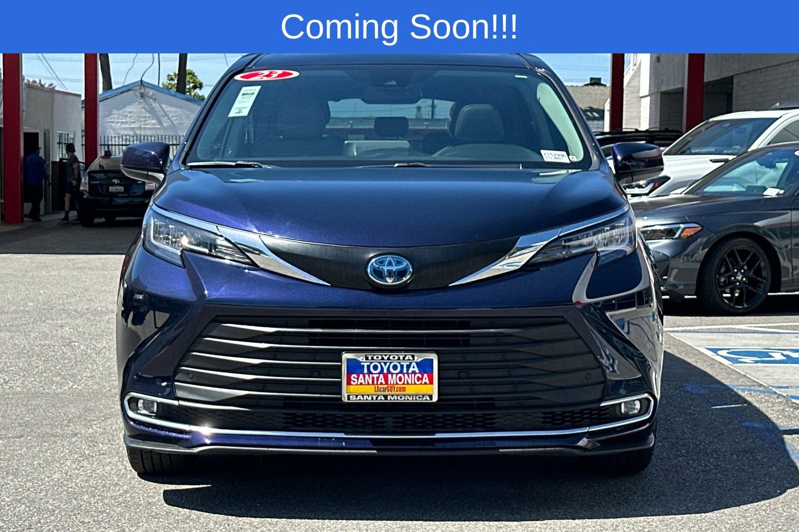 Used 2023 Toyota Sienna XLE image 9