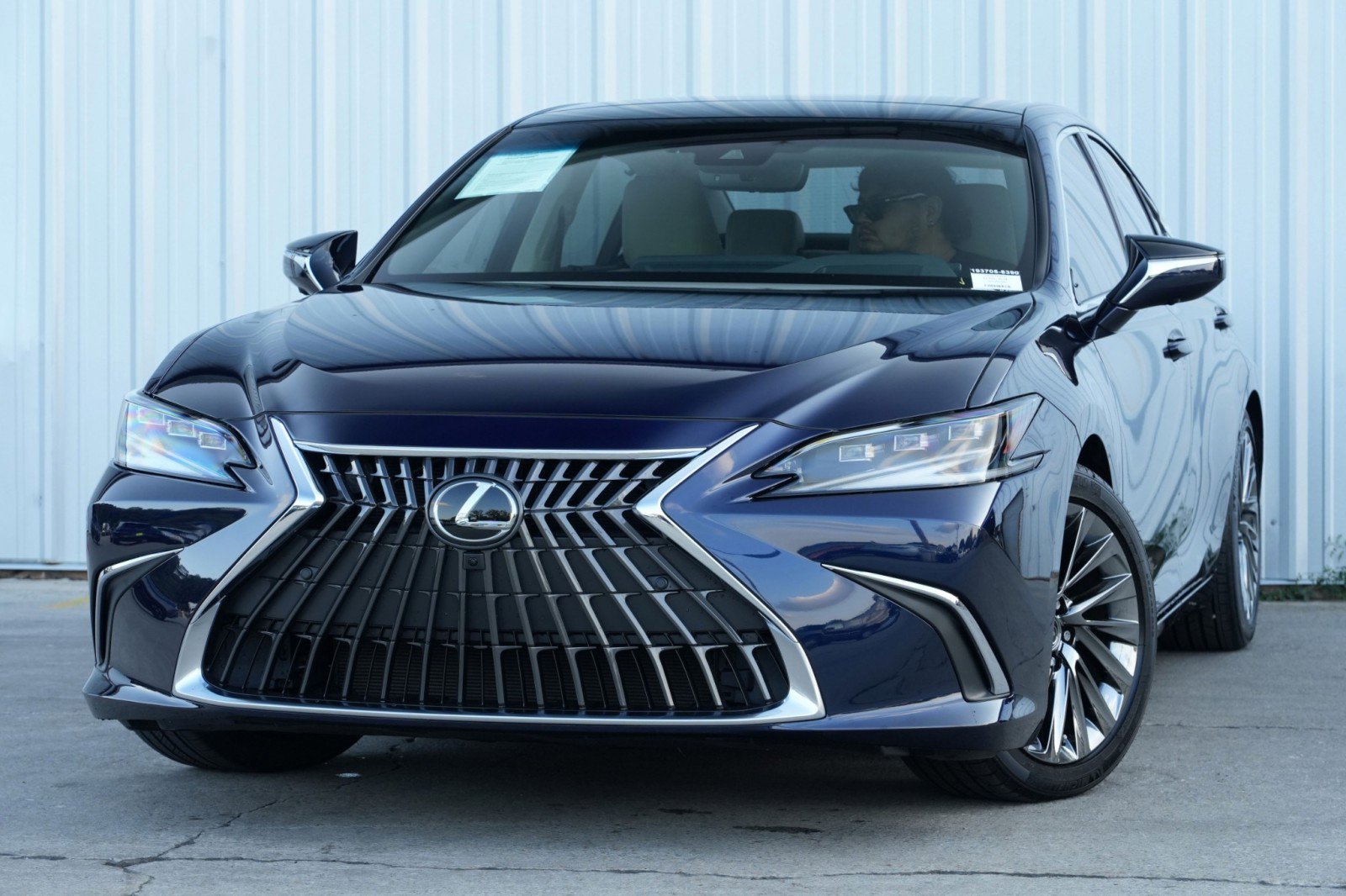 Used 2025 Lexus ES 350 Ultra Luxury w/ Accessory Package (Z1) image 3