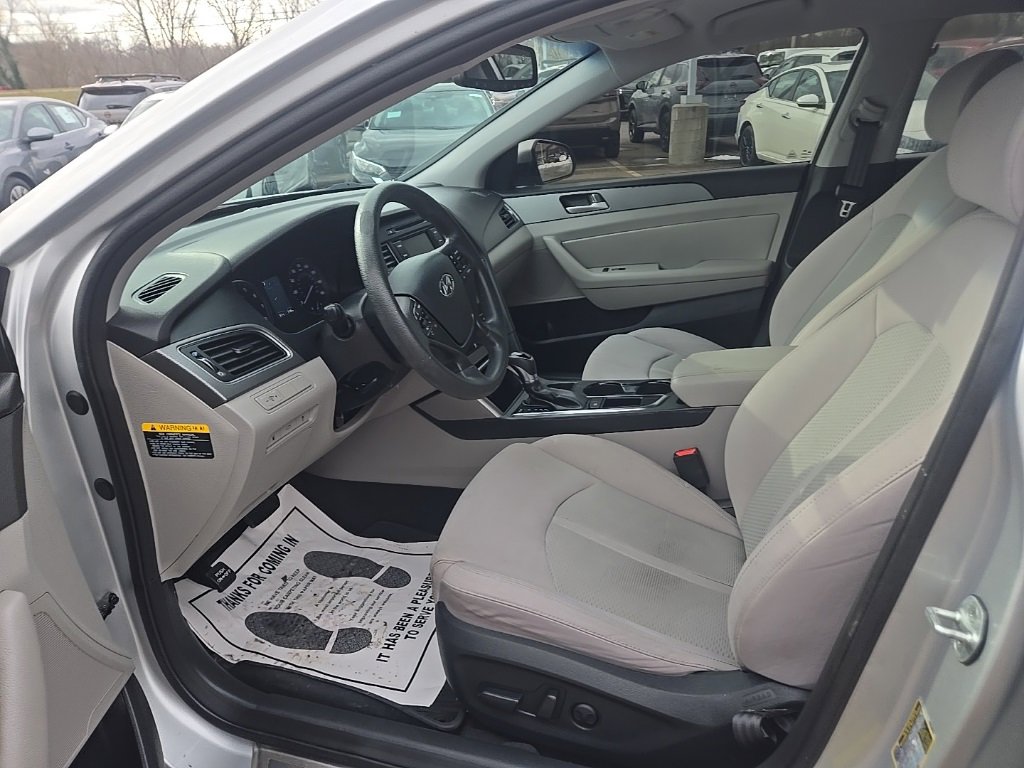 Used 2015 Hyundai Sonata SE w/ Option Group 09 image 9