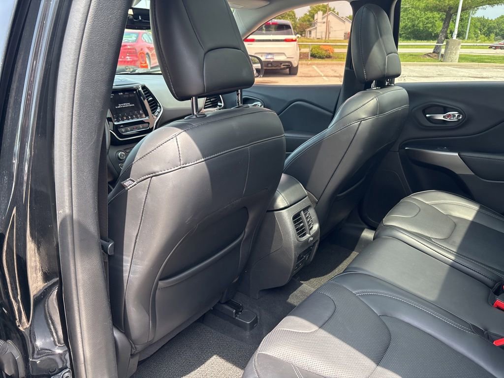 Used 2019 Jeep Cherokee Overland AWD/4WD image 37