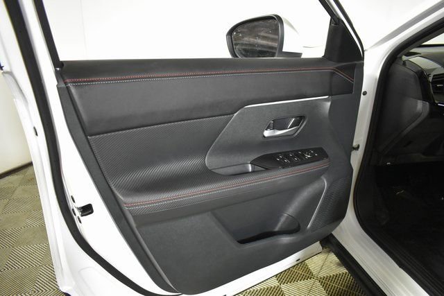 Certified 2025 Nissan Kicks SR image 7