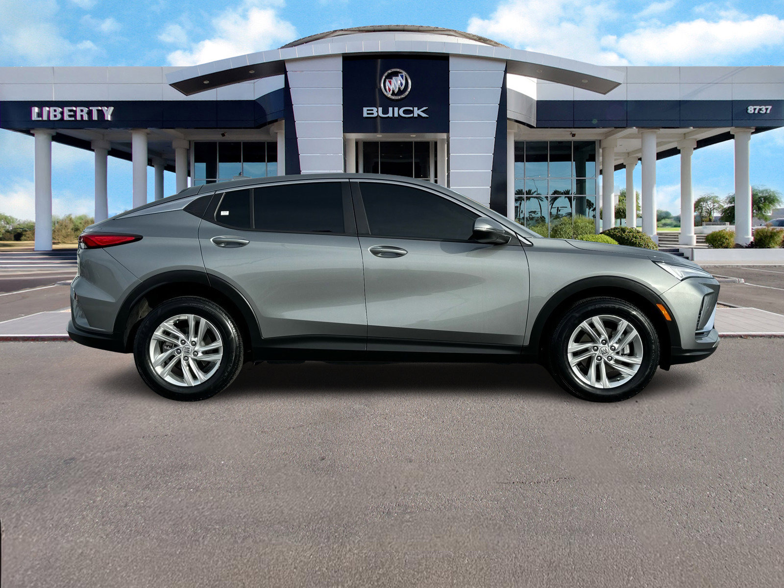 Used 2025 Buick Envista Preferred w/ Convenience I Package image 2