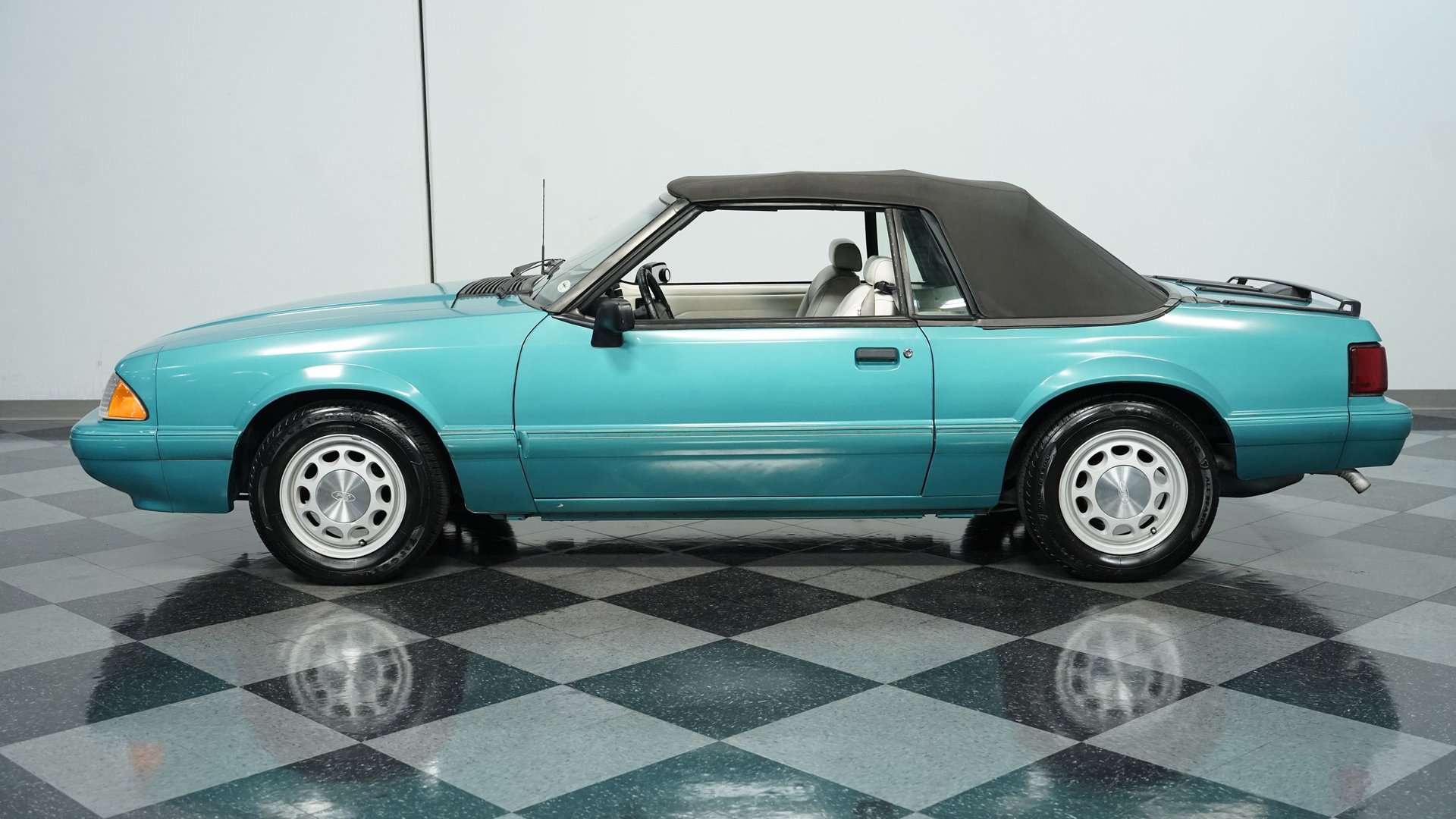 Used 1992 Ford Mustang LX image 2