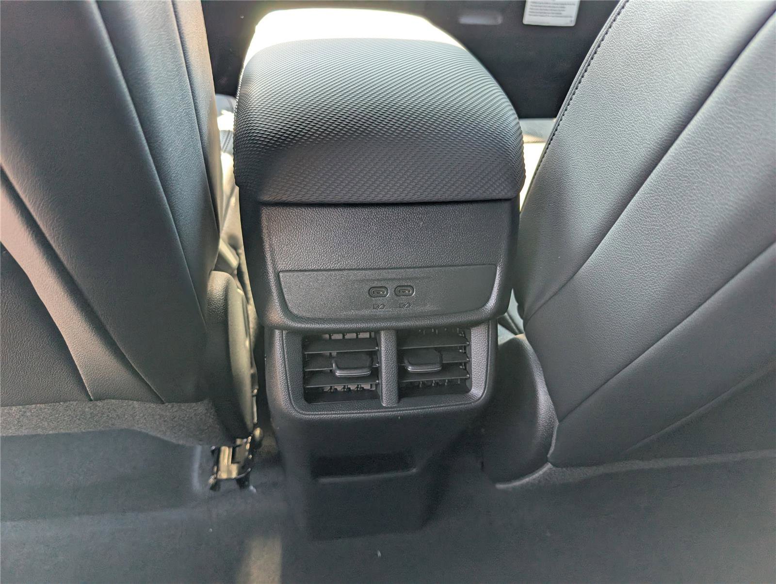 New 2026 Chevrolet Equinox LT w/ Convenience Package II AWD/4WD image 16