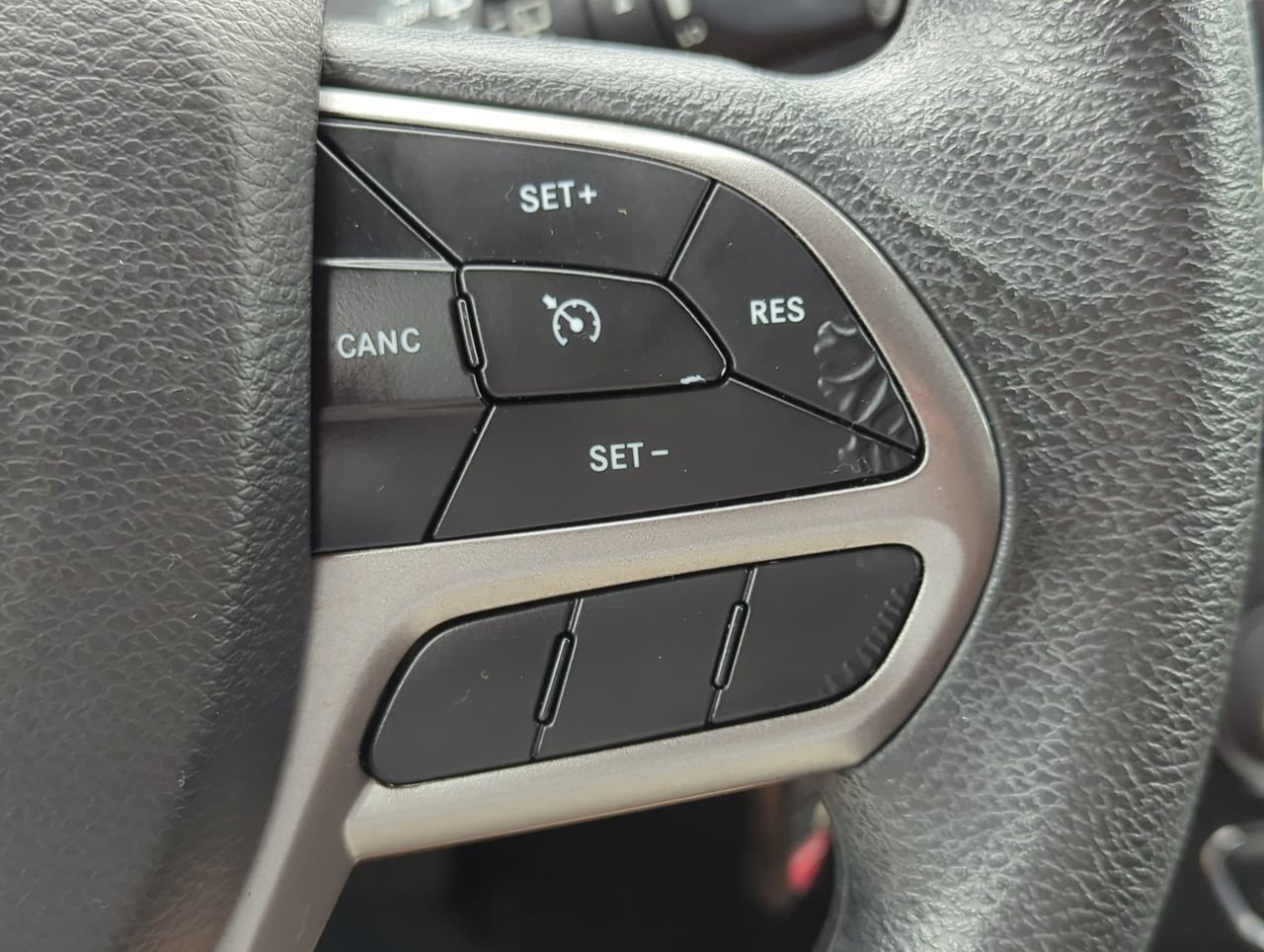 Used 2020 Jeep Cherokee Latitude FWD image 22