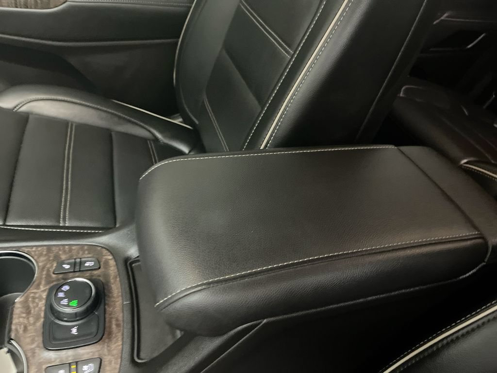 Used 2022 GMC Acadia Denali w/ GMC Pro Grade Package AWD/4WD image 25