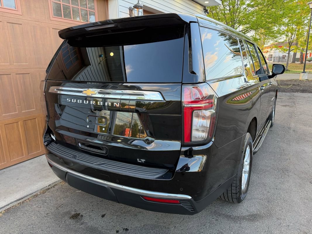 Used 2021 Chevrolet Suburban LT RWD image 3