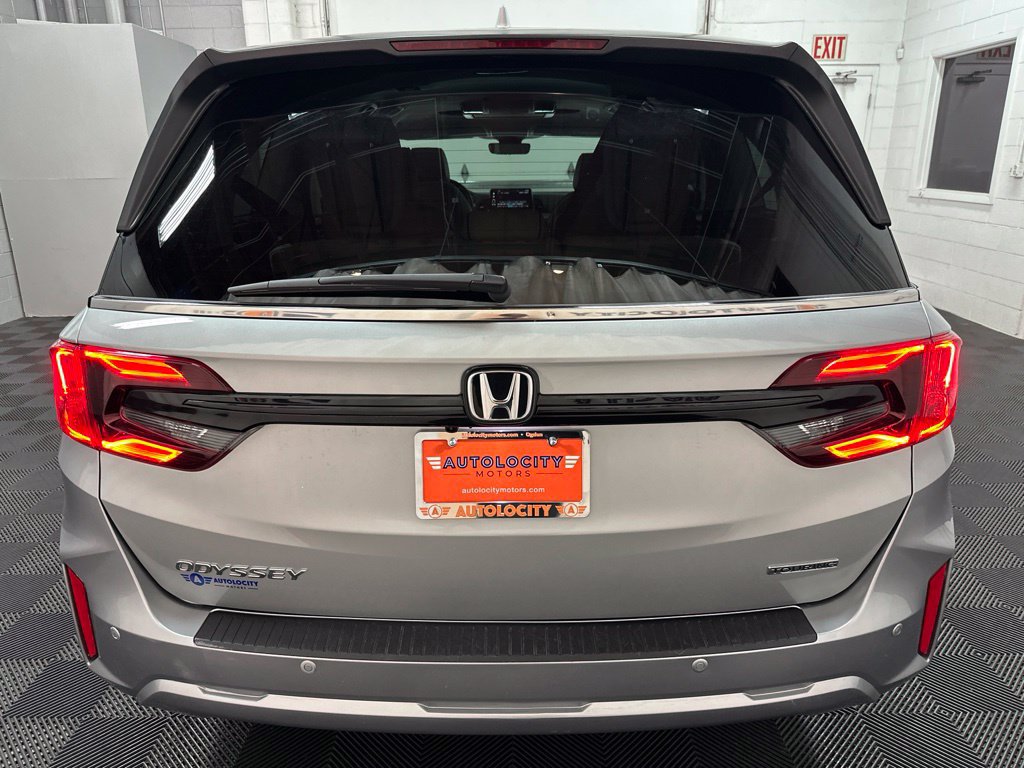 Used 2025 Honda Odyssey Touring image 8