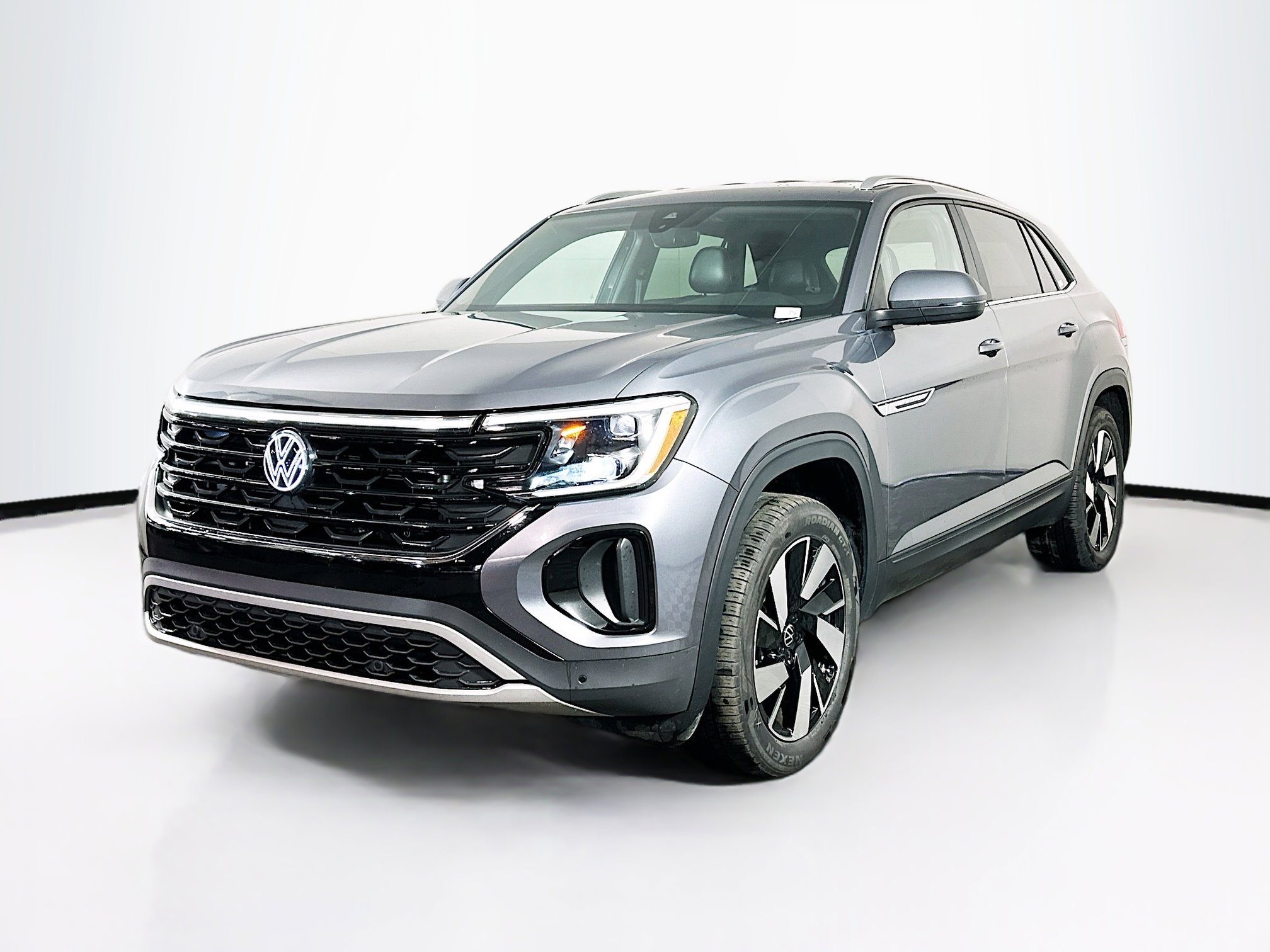 Used 2024 Volkswagen Atlas Cross Sport SE image 3