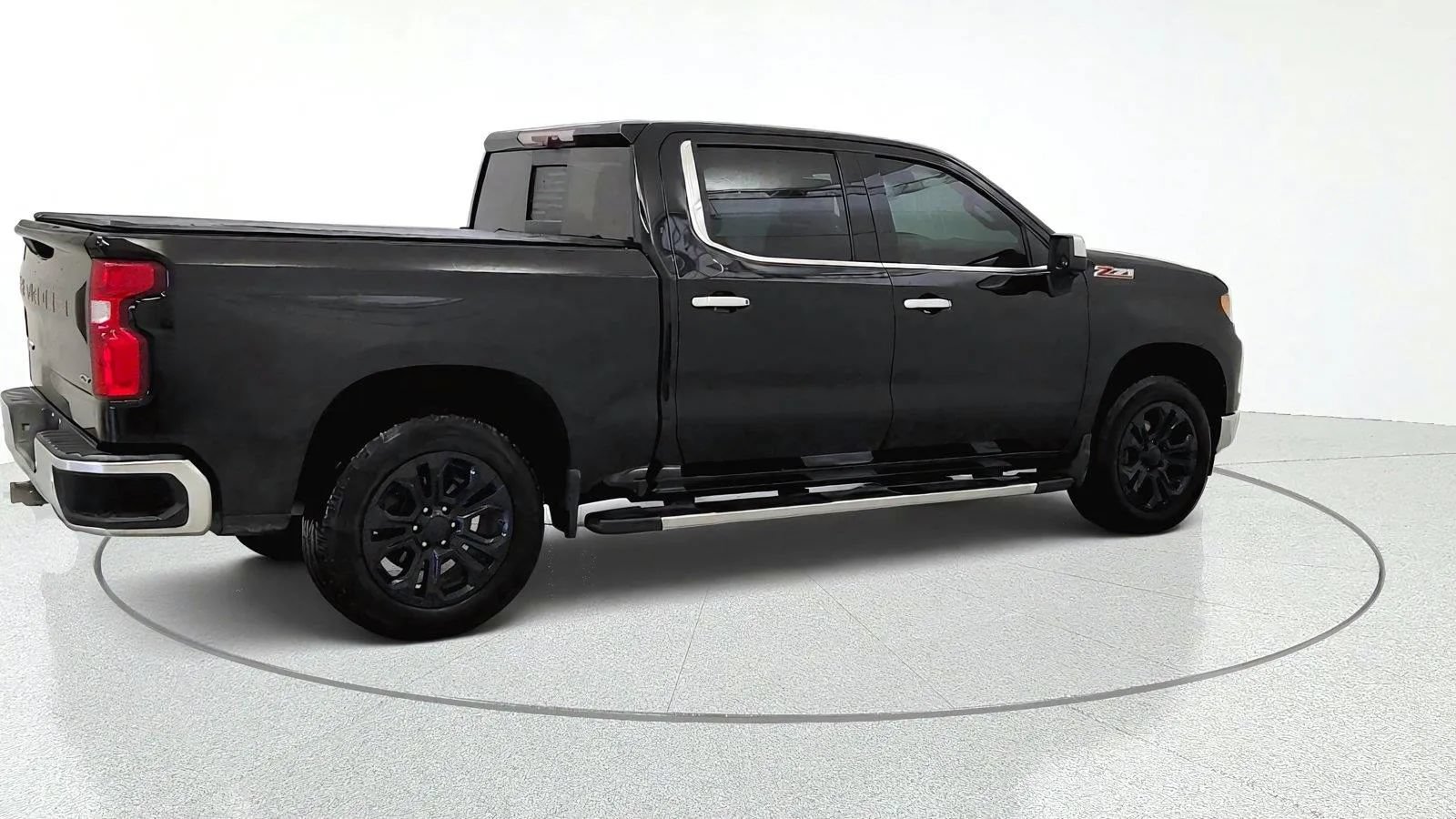 Used 2022 Chevrolet Silverado 1500 LTZ w/ LTZ Premium Package AWD/4WD image 9