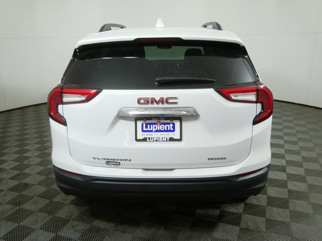 Used 2023 GMC Terrain SLE w/ Driver Convenience Package image 4