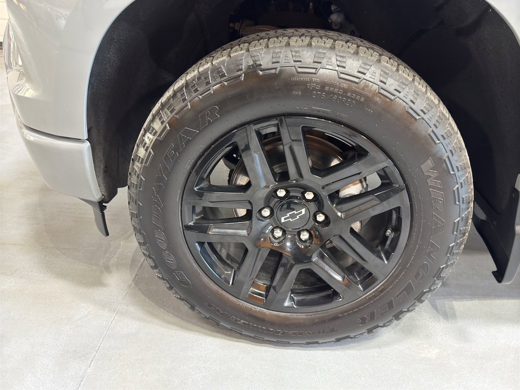 Used 2024 Chevrolet Silverado 1500 RST image 9