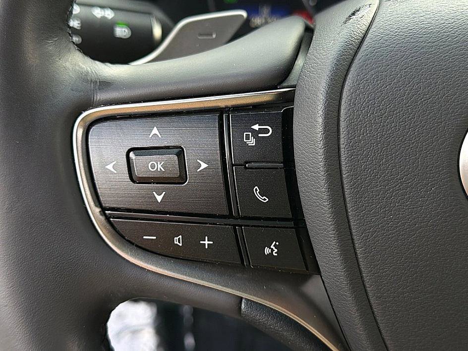 Used 2022 Lexus ES 300h w/ Premium Package image 17