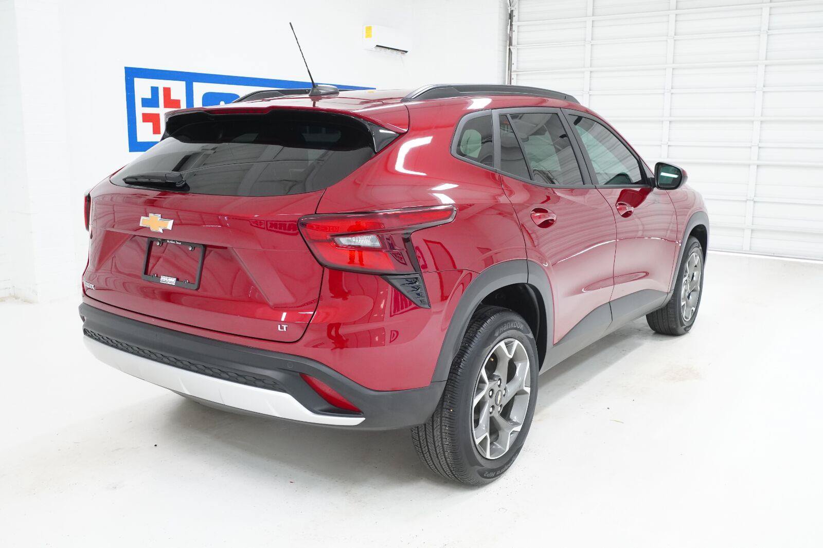 Used 2025 Chevrolet Trax LT w/ Driver Confidence Package FWD image 26