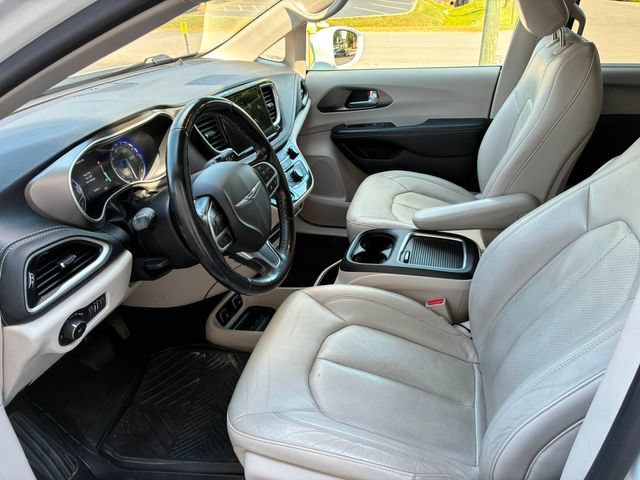 Used 2021 Chrysler Pacifica Touring-L FWD image 13