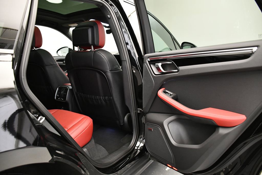 Used 2025 Porsche Macan Turbo image 49