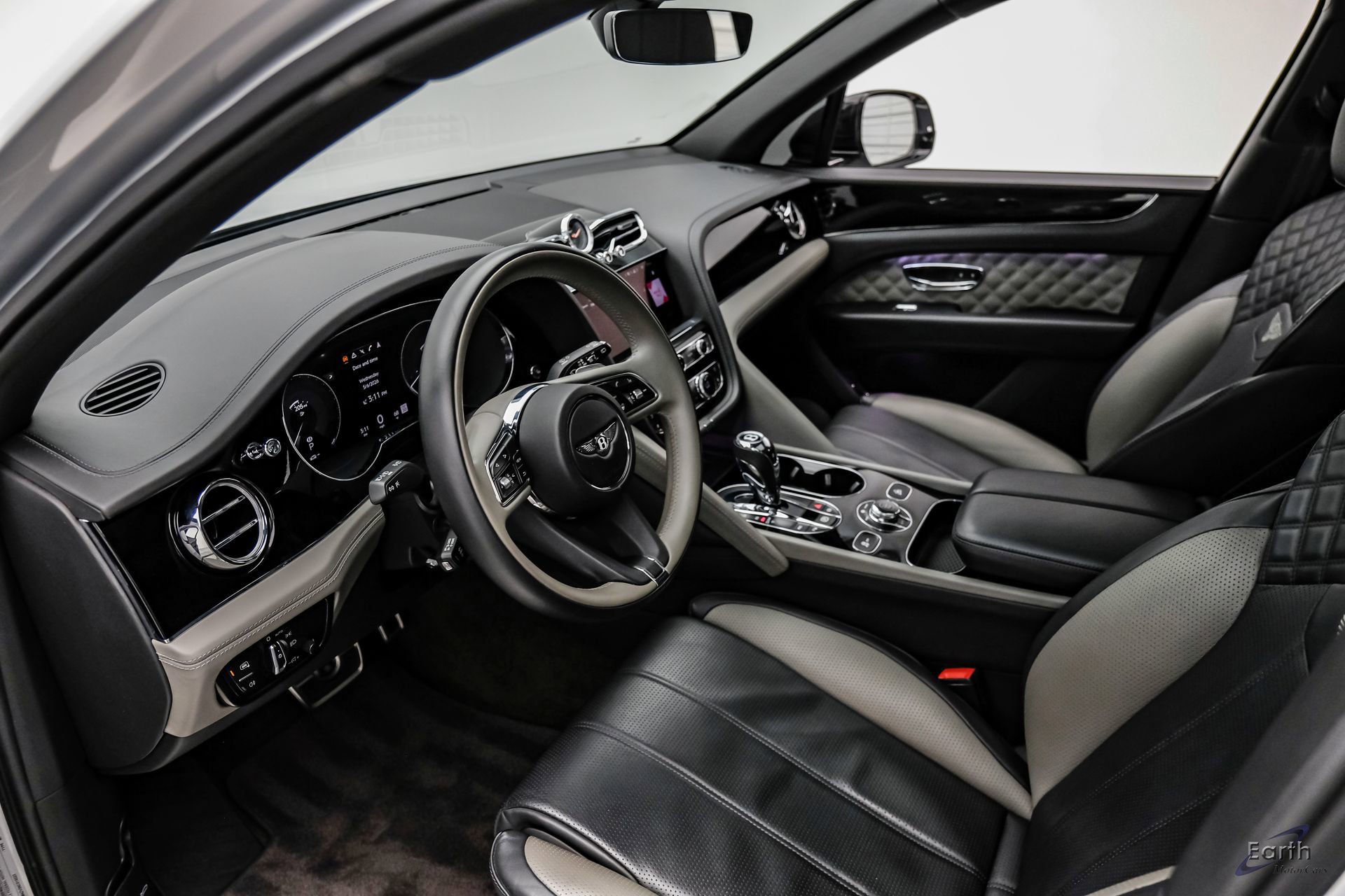 Used 2022 Bentley Bentayga AWD/4WD image 2