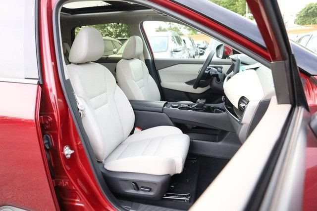Certified 2025 Nissan Rogue SL w/ Tech Package AWD/4WD image 29